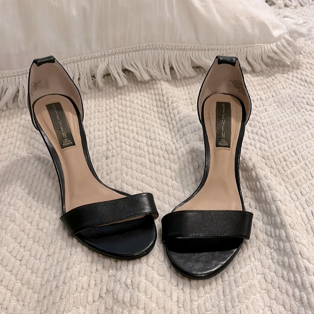 Black STEVE MADDEN kitten heels size 7